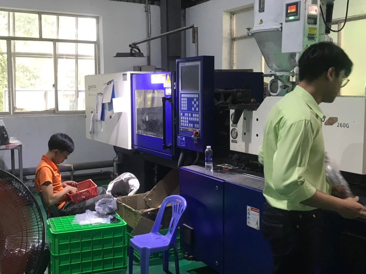 plastic injection machine (4).jpg